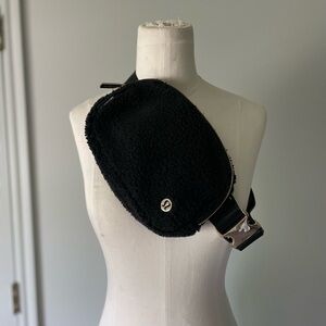 Lululemon crossbody Fanny pack black fuzzy